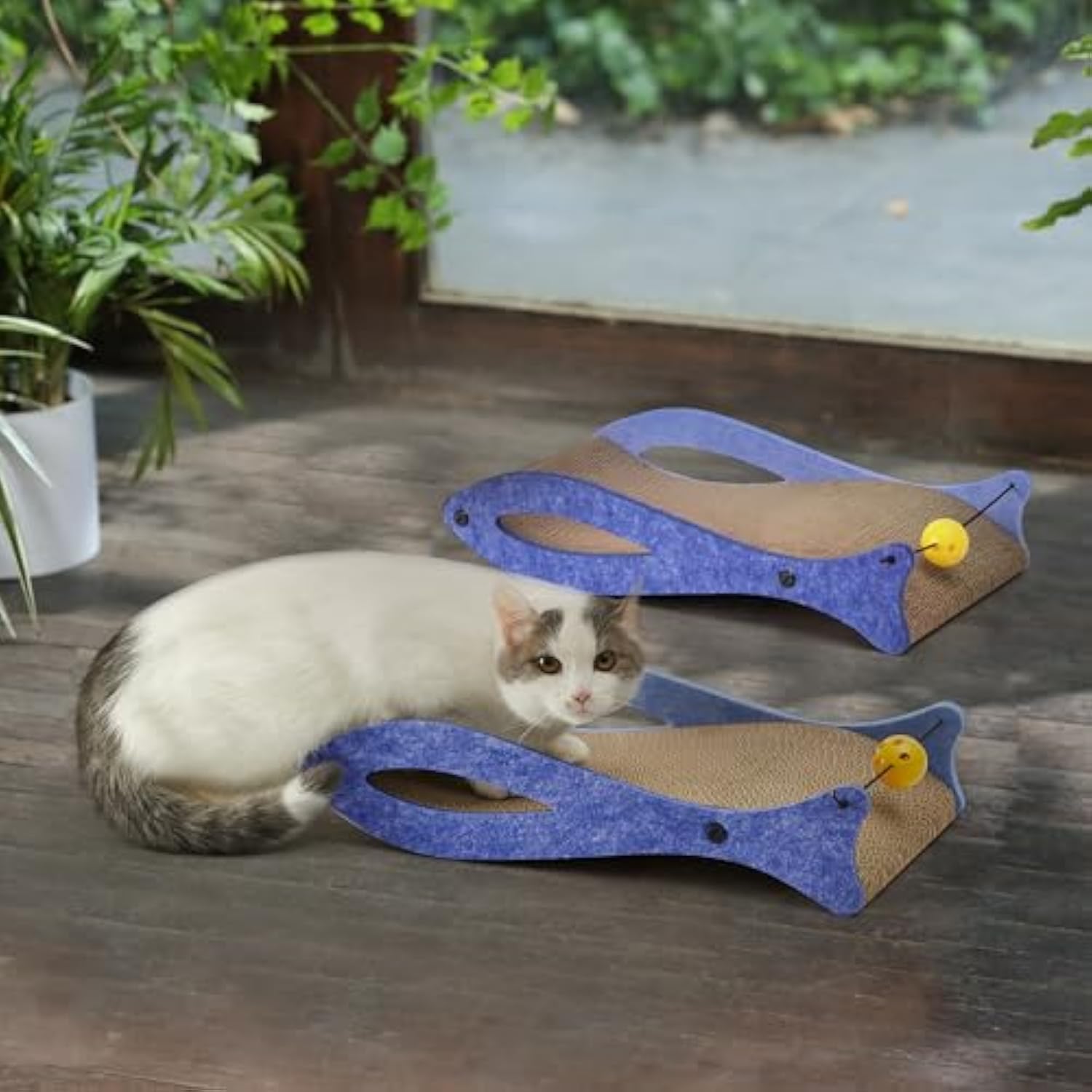 Fish-Shaped Cat Scratcher Lounge with Ball Toy for Indoor Cats